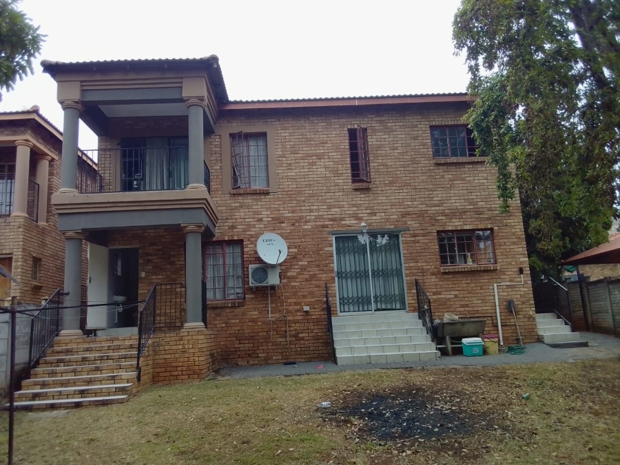To Let 4 Bedroom Property for Rent in Safari Gardens North West